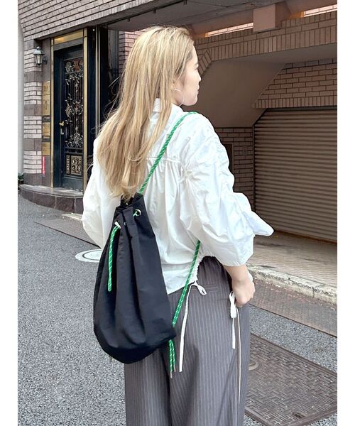 Ungrid(アングリッド)の「ナイロン混ナップサック(バックパック/リュック・レディース・キャメル/ブラック・FREE)」の1枚目の写真