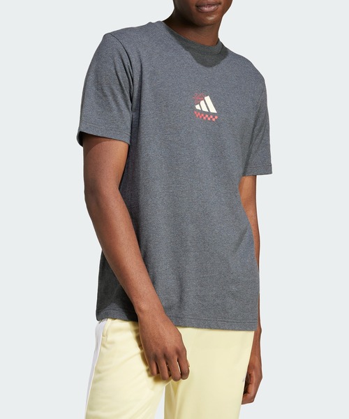 追跡便【adidas】ラウンジ ピザ グラフィック Tシャツ メンズ セール】ラウンジ ピザグラフィック 半袖Tシャツ / アディダス