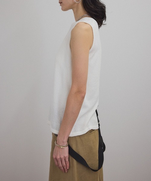 SALON adam et rope'（サロン アダム エ ロペ）の「【WEB限定】ループヤーンノースリーブニットプルオーバー（タンクトップ・レディース・オフホワイト/チャコールグレー/レッド系その他4・FREE）」の13枚目の写真