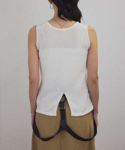 SALON adam et rope'（サロン アダム エ ロペ）の「【WEB限定】ループヤーンノースリーブニットプルオーバー（タンクトップ・レディース・オフホワイト/チャコールグレー/レッド系その他4・FREE）」の14枚目の写真