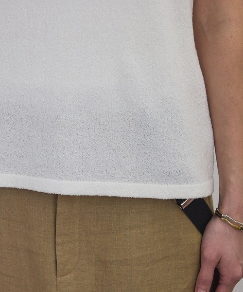 SALON adam et rope'（サロン アダム エ ロペ）の「【WEB限定】ループヤーンノースリーブニットプルオーバー（タンクトップ・レディース・オフホワイト/チャコールグレー/レッド系その他4・FREE）」の17枚目の写真