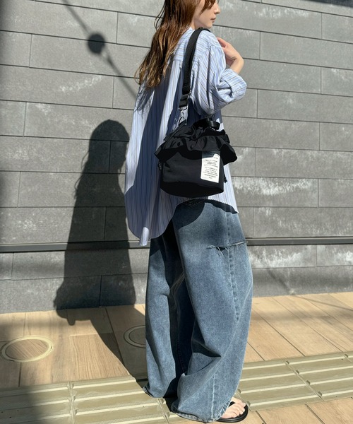 Java(ジャバ)の「《JaVaジャバ コラボ》可愛いだけじゃない、頼れる相棒。2wayフリルショルダーバッグ(ショルダーバッグ・レディース・カーキ/ブラック・ONE SIZE)」の4枚目の写真