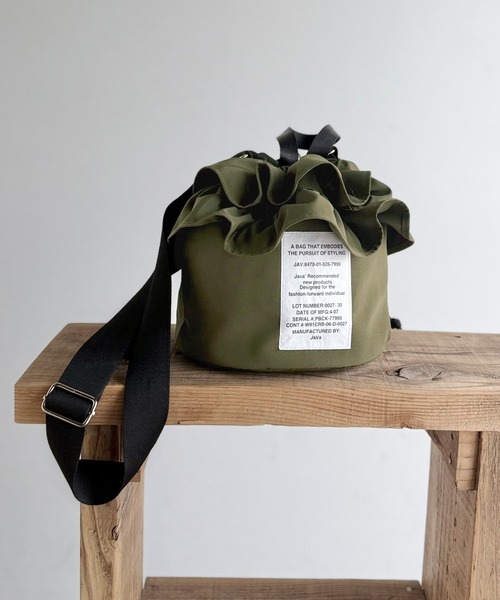 Java(ジャバ)の「《JaVaジャバ コラボ》可愛いだけじゃない、頼れる相棒。2wayフリルショルダーバッグ(ショルダーバッグ・レディース・カーキ/ブラック・ONE SIZE)」の18枚目の写真