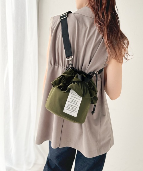 Java(ジャバ)の「《JaVaジャバ コラボ》可愛いだけじゃない、頼れる相棒。2wayフリルショルダーバッグ(ショルダーバッグ・レディース・カーキ/ブラック・ONE SIZE)」の12枚目の写真