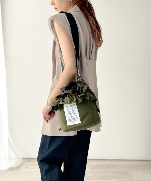 Java(ジャバ)の「《JaVaジャバ コラボ》可愛いだけじゃない、頼れる相棒。2wayフリルショルダーバッグ(ショルダーバッグ・レディース・カーキ/ブラック・ONE SIZE)」の14枚目の写真
