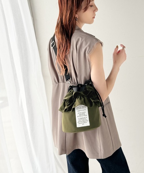 Java(ジャバ)の「《JaVaジャバ コラボ》可愛いだけじゃない、頼れる相棒。2wayフリルショルダーバッグ(ショルダーバッグ・レディース・カーキ/ブラック・ONE SIZE)」の15枚目の写真