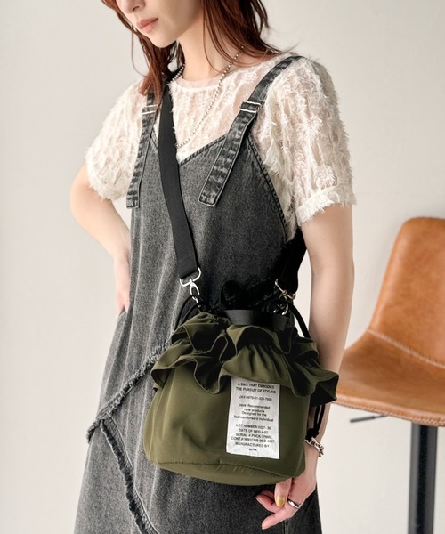 Java(ジャバ)の「《JaVaジャバ コラボ》可愛いだけじゃない、頼れる相棒。2wayフリルショルダーバッグ(ショルダーバッグ・レディース・カーキ/ブラック・ONE SIZE)」の16枚目の写真