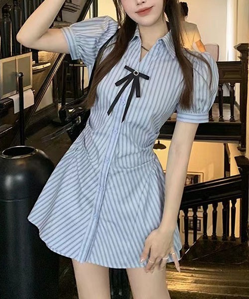 gossip！ロサンゼルス（ゴシップロサンゼルス）の「学院風 水色ストライプ パフスリーブシャツワンピース ショートパンツ付き 2 点セット リボン付き スリム ミニ丈 夏服（ワンピース・レディース・ブルー・M/S）」の7枚目の写真