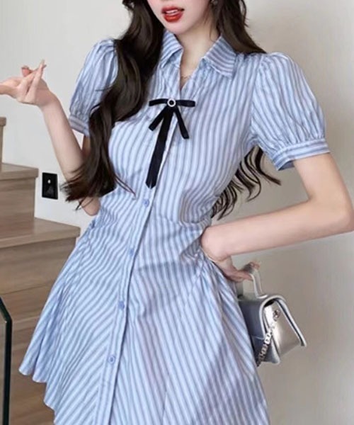 gossip！ロサンゼルス（ゴシップロサンゼルス）の「学院風 水色ストライプ パフスリーブシャツワンピース ショートパンツ付き 2 点セット リボン付き スリム ミニ丈 夏服（ワンピース・レディース・ブルー・M/S）」の12枚目の写真