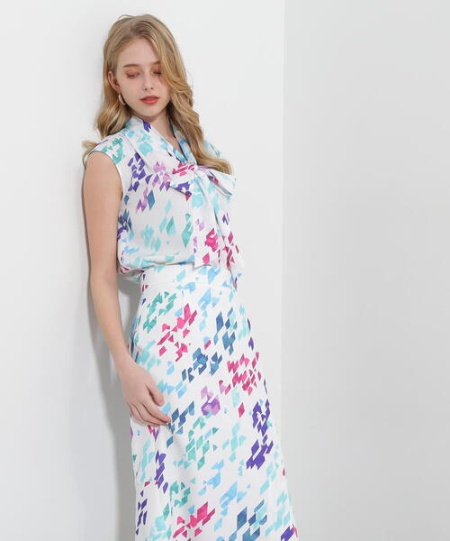 PINKY&DIANNE（ピンキーアンドダイアン）の「◆カラーハウンドトゥースプリントリボンブラウス（シャツ/ブラウス・レディース・ホワイト系その他2・38）」の4枚目の写真