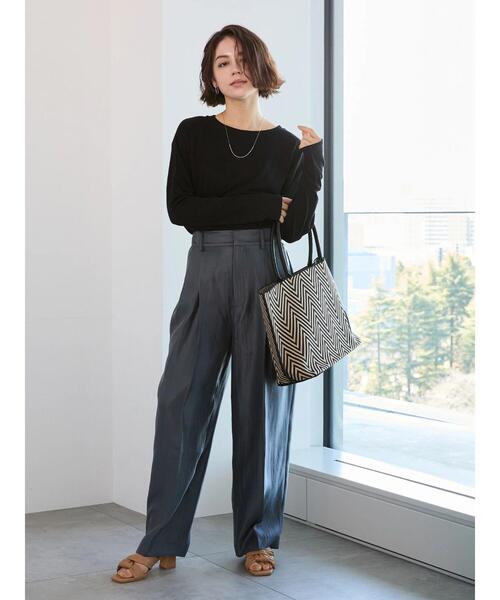 Te chichi(テチチ)の「シャイニー2タックパンツ(その他パンツ・レディース・チャコールグレー/ベージュ/シルバーグレー・F)」の2枚目の写真