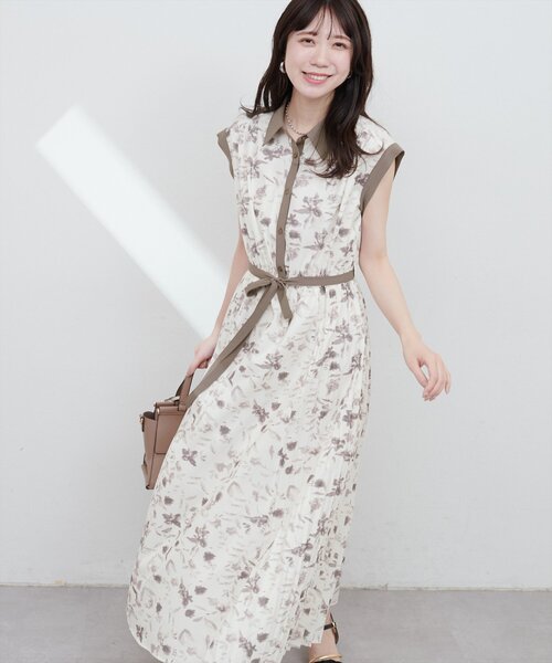 natural couture(ナチュラルクチュール)の「サイドプリーツ配色デザインワンピース(ワンピース・レディース・ホワイト系その他/ピンクベージュ/ブルー/チャコールグレー/ブラック系その他・FREE)」の7枚目の写真