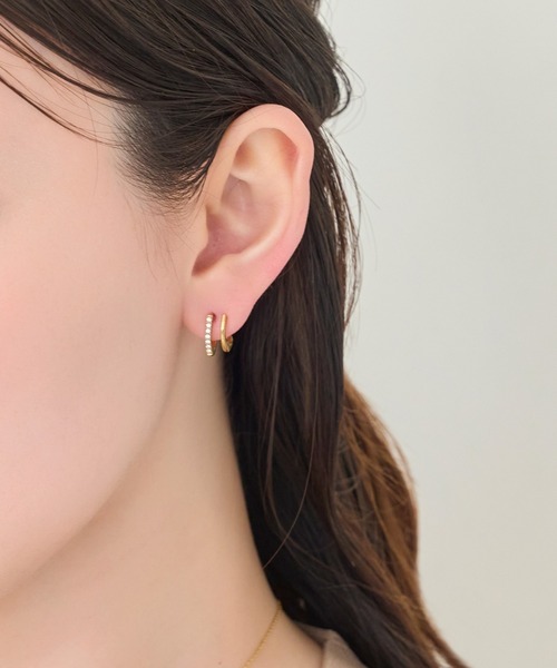 Phoebe(フィービィー)の「【金属アレルギー対応】メタル×ビジュー2ラインピアス/サージカルステンレス/存在感◎(ピアス(両耳用)・レディース・イエローゴールド/シルバー・FREE)」の1枚目の写真