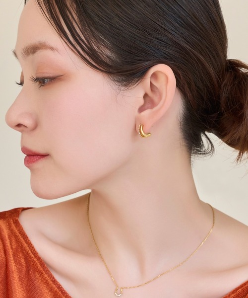 Phoebe(フィービィー)の「【金属アレルギー対応】メタル×ビジュー2ラインピアス/サージカルステンレス/存在感◎(ピアス(両耳用)・レディース・イエローゴールド/シルバー・FREE)」の7枚目の写真
