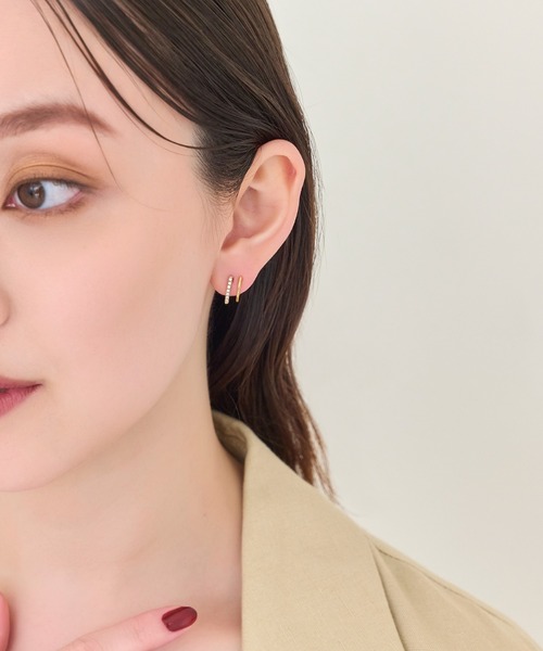 Phoebe(フィービィー)の「【金属アレルギー対応】メタル×ビジュー2ラインピアス/サージカルステンレス/存在感◎(ピアス(両耳用)・レディース・イエローゴールド/シルバー・FREE)」の19枚目の写真