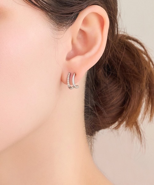 Phoebe(フィービィー)の「【金属アレルギー対応】メタル×ビジュー2ラインピアス/サージカルステンレス/存在感◎(ピアス(両耳用)・レディース・イエローゴールド/シルバー・FREE)」の21枚目の写真