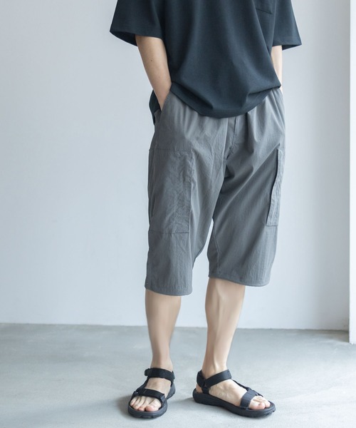 NAVY（ネイビー）の「【ポリ高弾力クロス素材を使用 裾のドローコードで好みのシルエットにスタイリング♪】NAVY 7分丈カーゴパンツ（カーゴパンツ・メンズ・チャコールグレー/ブラック・M/L/XL）」の22枚目の写真