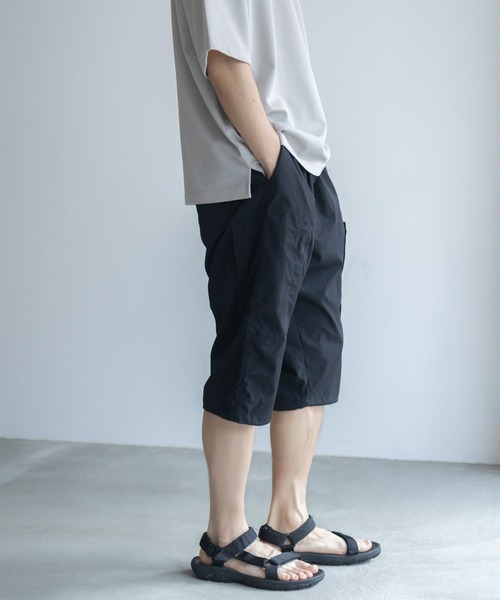 NAVY（ネイビー）の「【ポリ高弾力クロス素材を使用 裾のドローコードで好みのシルエットにスタイリング♪】NAVY 7分丈カーゴパンツ（カーゴパンツ・メンズ・チャコールグレー/ブラック・M/L/XL）」の3枚目の写真