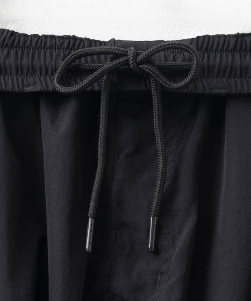NAVY（ネイビー）の「【ポリ高弾力クロス素材を使用 裾のドローコードで好みのシルエットにスタイリング♪】NAVY 7分丈カーゴパンツ（カーゴパンツ・メンズ・チャコールグレー/ブラック・M/L/XL）」の6枚目の写真