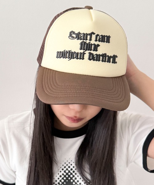 WEGO（ウィゴー）の「WEGO/オールドイングリッシュロゴメッシュキャップ（キャップ・レディース・ブラウン/ブラック・FREE）」の2枚目の写真