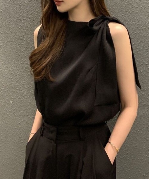 FREE STYLISTS(フリー スタイリスト)の「YUGA_YGMC Shoulder ribbon pullover top(シャツ/ブラウス・レディース・ブラック/オフホワイト/ベージュ・FREE)」の3枚目の写真