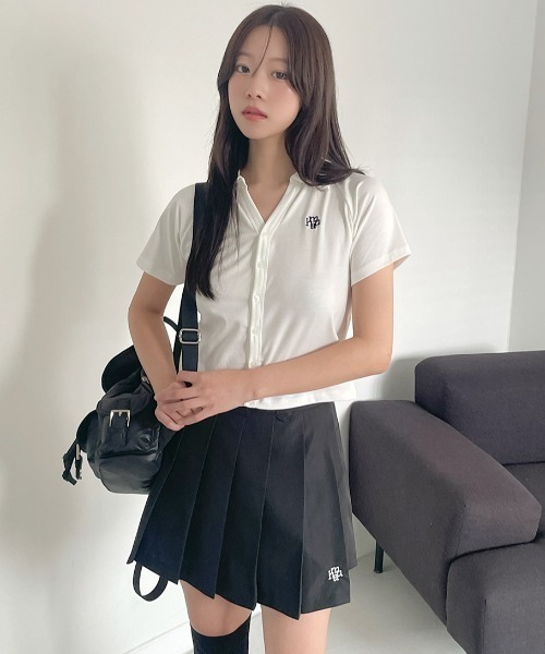 muahmuah（ムーアムーア）の「A'GEM/9 × .kom 『muah muah/ムーアムーア』OPEN COLLAL LOGO HALF CARDIGAN/オープンカラーロゴ ハーフカーディガン（カーディガン/ボレロ・レディース・ホワイト/ネイビー/イエロー/ブラック・FREE）」の6枚目の写真
