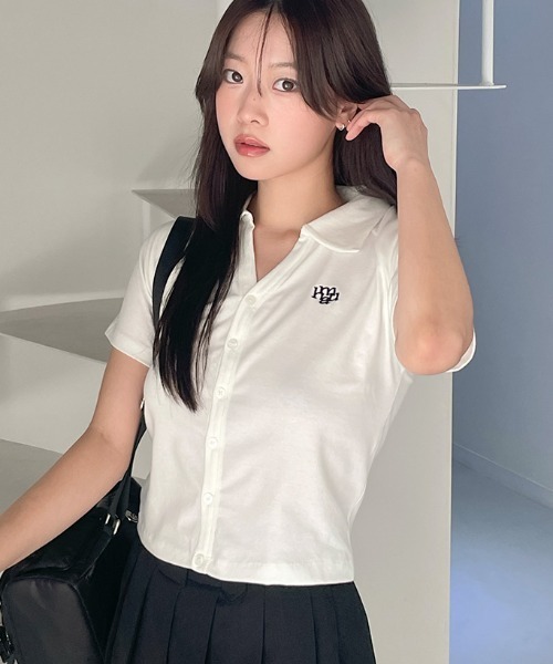muahmuah（ムーアムーア）の「A'GEM/9 × .kom 『muah muah/ムーアムーア』OPEN COLLAL LOGO HALF CARDIGAN/オープンカラーロゴ ハーフカーディガン（カーディガン/ボレロ・レディース・ホワイト/ネイビー/イエロー/ブラック・FREE）」の5枚目の写真