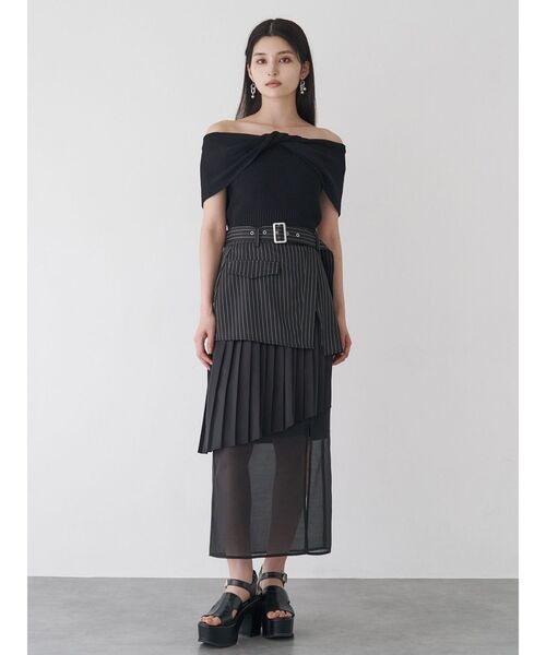 MURUA（ムルーア）の「オフショルダーツイストニット（ニット/セーター・レディース・オレンジ/ブラック・FREE）」の7枚目の写真