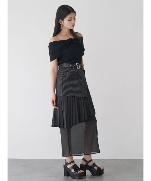 MURUA（ムルーア）の「オフショルダーツイストニット（ニット/セーター・レディース・オレンジ/ブラック・FREE）」の8枚目の写真