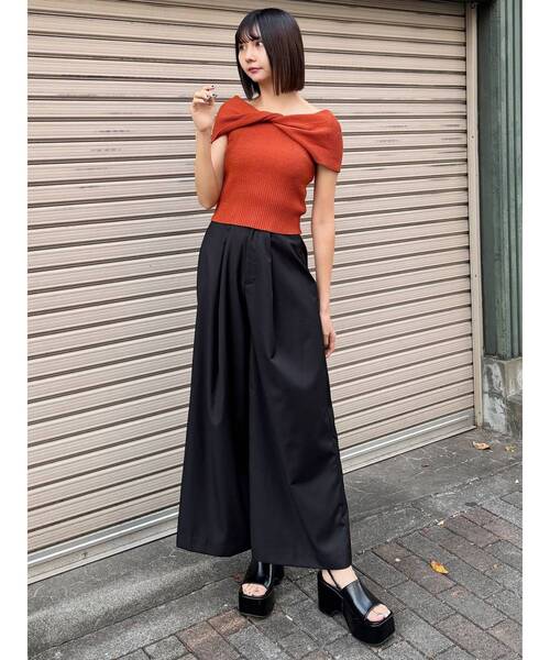 MURUA（ムルーア）の「オフショルダーツイストニット（ニット/セーター・レディース・オレンジ/ブラック・FREE）」の16枚目の写真