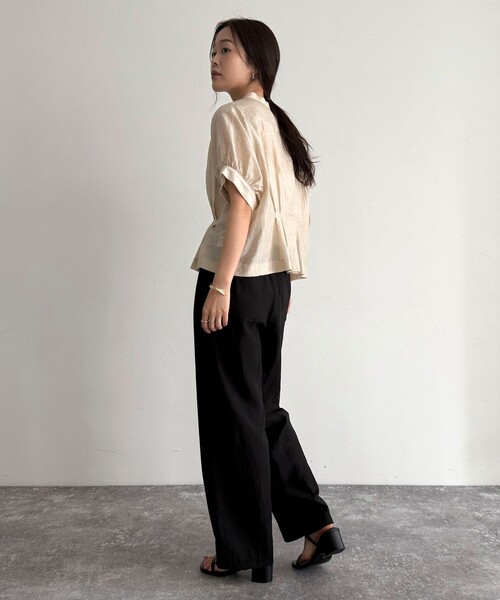 fredy emue（フレディエミュ）の「クロップドハーフスリーブブラウス（シャツ/ブラウス・レディース・サックスブルー/チャコールグレー/オフホワイト/ベージュ・38）」の8枚目の写真