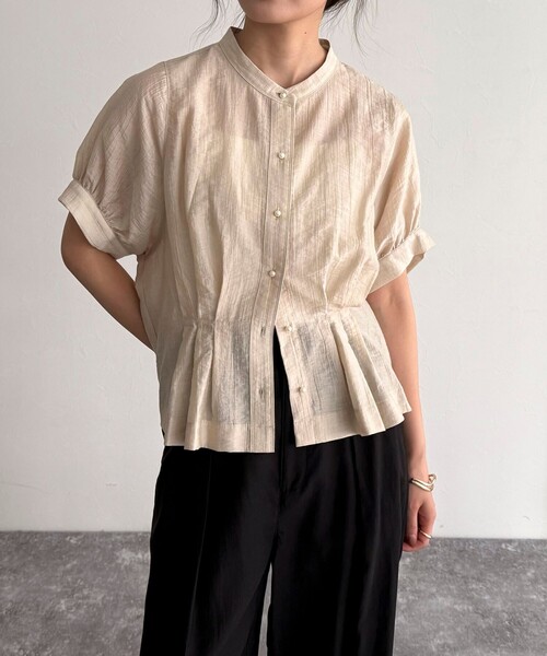 fredy emue（フレディエミュ）の「クロップドハーフスリーブブラウス（シャツ/ブラウス・レディース・サックスブルー/チャコールグレー/オフホワイト/ベージュ・38）」の9枚目の写真