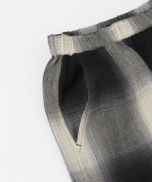 URBAN RESEARCH Sonny Label(アーバンリサーチサニーレーベル)の「オンブレチェックイージーショートパンツ(その他パンツ・メンズ・ブラック/ネイビー・MEDIUM/LARGE)」の14枚目の写真