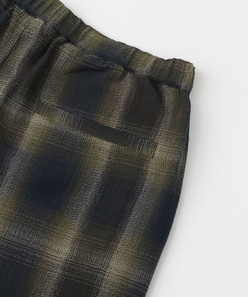 URBAN RESEARCH Sonny Label(アーバンリサーチサニーレーベル)の「オンブレチェックイージーショートパンツ(その他パンツ・メンズ・ブラック/ネイビー・MEDIUM/LARGE)」の17枚目の写真