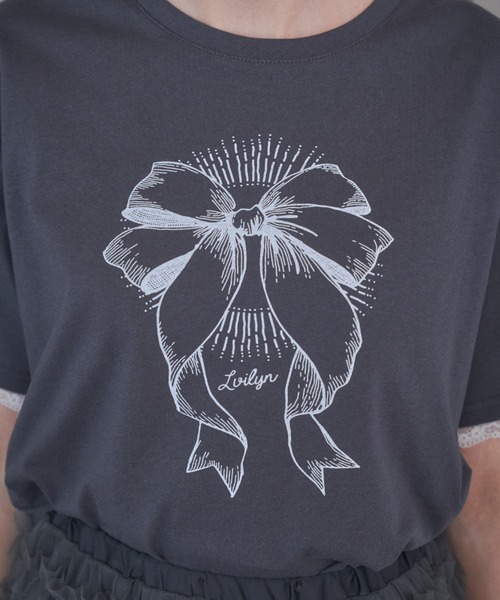 Lovilyn(ラヴィリン)の「ビンテージリボンプリントTシャツ(Tシャツ/カットソー・レディース・レッド/チャコールグレー・FREE)」の15枚目の写真