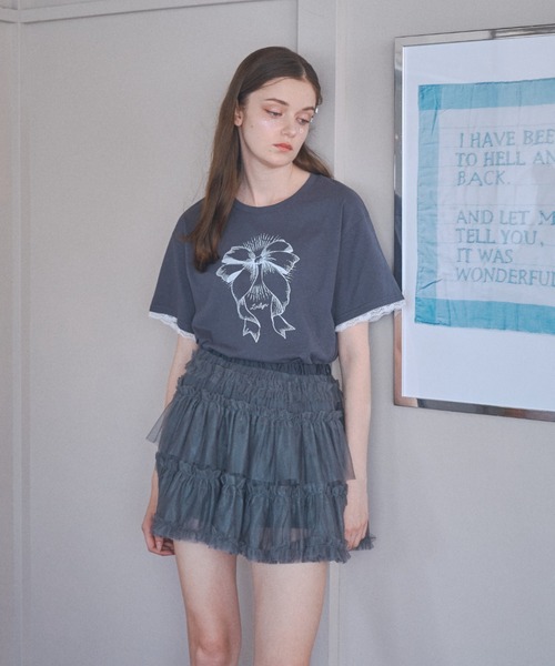 Lovilyn(ラヴィリン)の「ビンテージリボンプリントTシャツ(Tシャツ/カットソー・レディース・レッド/チャコールグレー・FREE)」の14枚目の写真