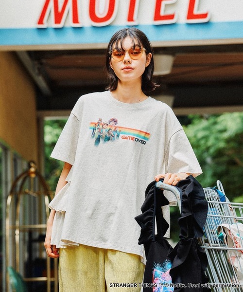 tシャツ 「STRANGER THINGS」コラボ サイドフリルTシャツ レディース niko and… tシャツ 「STRANGER THINGS」コラボ サイドフリルT