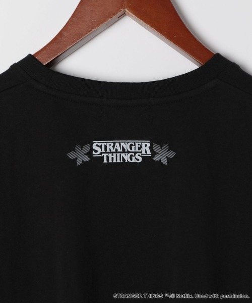 STRANGER THINGS × ZONE コラボTシャツ XL ブラック セール】【STRANGER THINGS】コラボ サイドフリルTシャツ(T