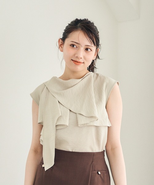 12Twelve Agenda(トゥエルブ アジェンダ)の「クールタッチソフトローン変型タイブラウス(シャツ/ブラウス・レディース・グレイッシュベージュ/チャコールグレー/ブルー・M)」の2枚目の写真
