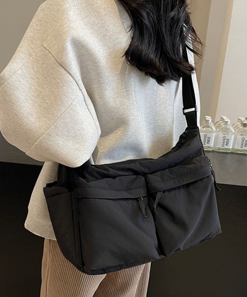 Lace Ladies（レースレディース）の「ソリッドカラー 多ポケット スクエア ソフト ショルダーバッグ（ショルダーバッグ・レディース・ブルー/ブラック/アイボリー/パープル/ピンク・FREE）」の2枚目の写真