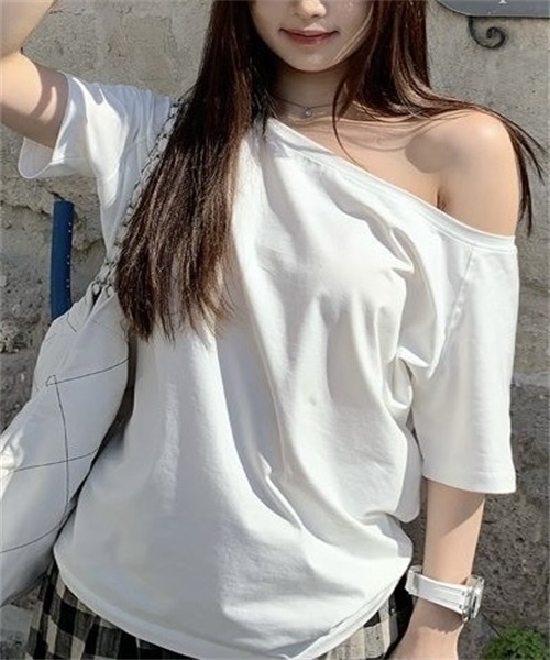Dream garden(ドリームガーデン)の「ルーズネック2WAYオフショルTシャツ(Tシャツ/カットソー・レディース・グレー/ホワイト/ブラック・S/M/L/XL)」の6枚目の写真