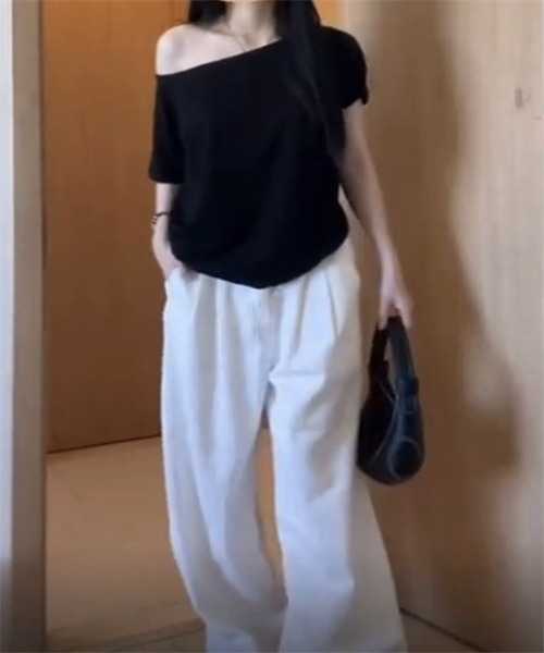 Dream garden(ドリームガーデン)の「ルーズネック2WAYオフショルTシャツ(Tシャツ/カットソー・レディース・グレー/ホワイト/ブラック・S/M/L/XL)」の15枚目の写真