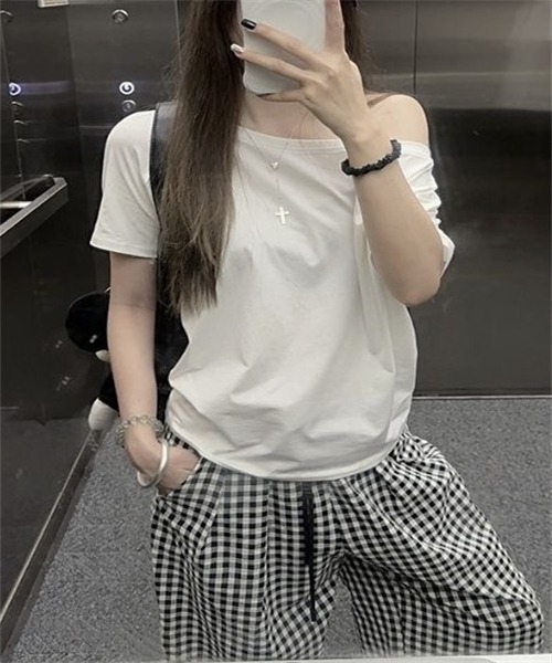 Dream garden(ドリームガーデン)の「ルーズネック2WAYオフショルTシャツ(Tシャツ/カットソー・レディース・グレー/ホワイト/ブラック・S/M/L/XL)」の12枚目の写真