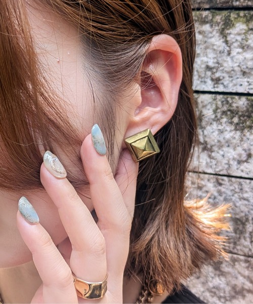 styiro(スタイロ)の「ニッケルフリー アンティークスタッズデザインピアス(ピアス(両耳用)・レディース・ゴールド/シルバー・FREE)」の1枚目の写真