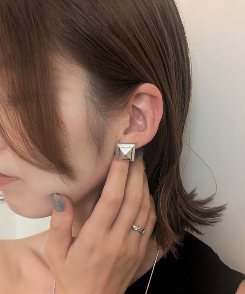 styiro(スタイロ)の「ニッケルフリー アンティークスタッズデザインピアス(ピアス(両耳用)・レディース・ゴールド/シルバー・FREE)」の3枚目の写真