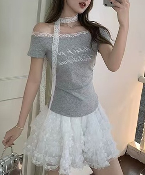 Nia(ニア)の「Nia(ニア)/【レースタイ付き】オフショルダー レースドッキングカットソー Tシャツ(Tシャツ/カットソー・レディース・グレー/ホワイト・MEDIUM/SMALL)」の9枚目の写真