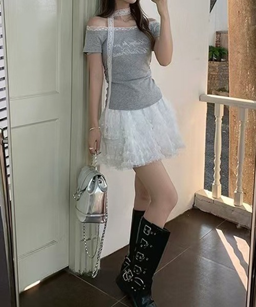 Nia(ニア)の「Nia(ニア)/【レースタイ付き】オフショルダー レースドッキングカットソー Tシャツ(Tシャツ/カットソー・レディース・グレー/ホワイト・MEDIUM/SMALL)」の10枚目の写真