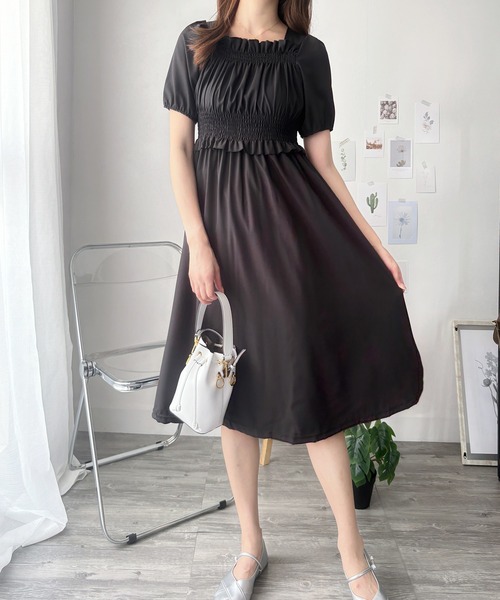 Amulet（アミュレット）の「甘さとモードが溶け合う◎　シャーリングパフスリーブワンピース（ワンピース・レディース・ブラック/ブルー・S/M/L）」の8枚目の写真