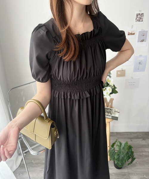 Amulet（アミュレット）の「甘さとモードが溶け合う◎　シャーリングパフスリーブワンピース（ワンピース・レディース・ブラック/ブルー・S/M/L）」の12枚目の写真