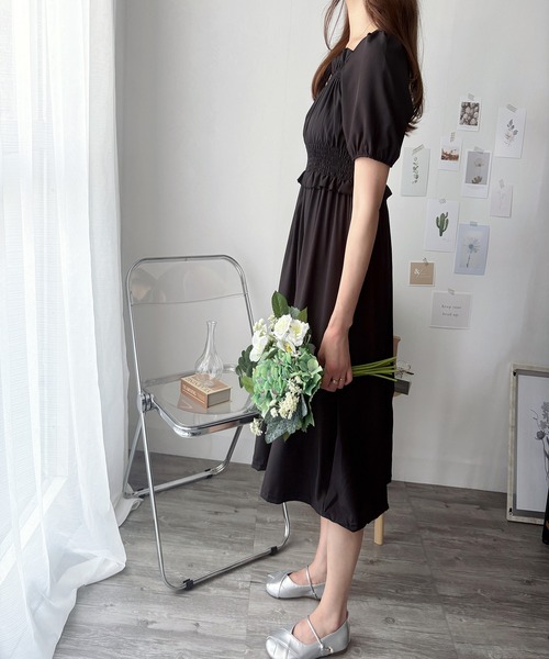 Amulet（アミュレット）の「甘さとモードが溶け合う◎　シャーリングパフスリーブワンピース（ワンピース・レディース・ブラック/ブルー・S/M/L）」の14枚目の写真